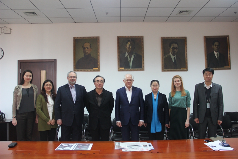 俄罗斯报社社长巴维尔•涅戈伊察一行来访人大新闻学院