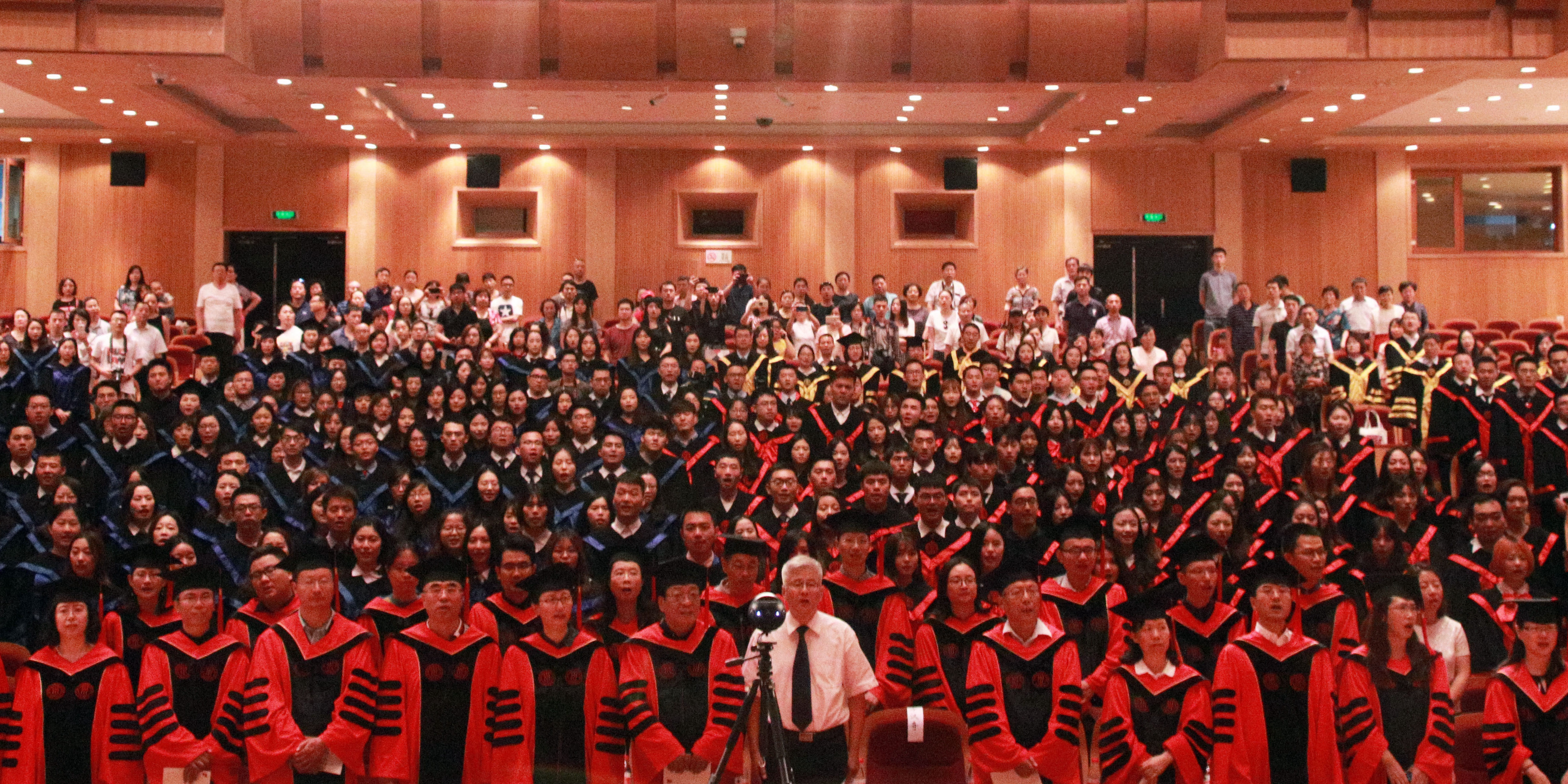 人大新闻学院2018年学位授予仪式暨毕业典礼举行