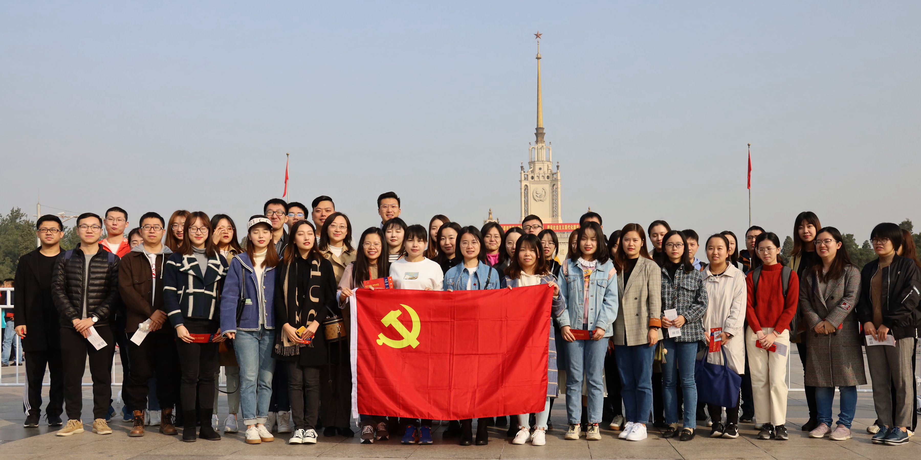 伟大历程 辉煌成就丨人大新闻学院师生党员参观“庆祝中华人民共和国成立70周年大型成就展”