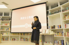 The book gift ceremony of The Voice of China of China Media Group was held at the School of Journalism