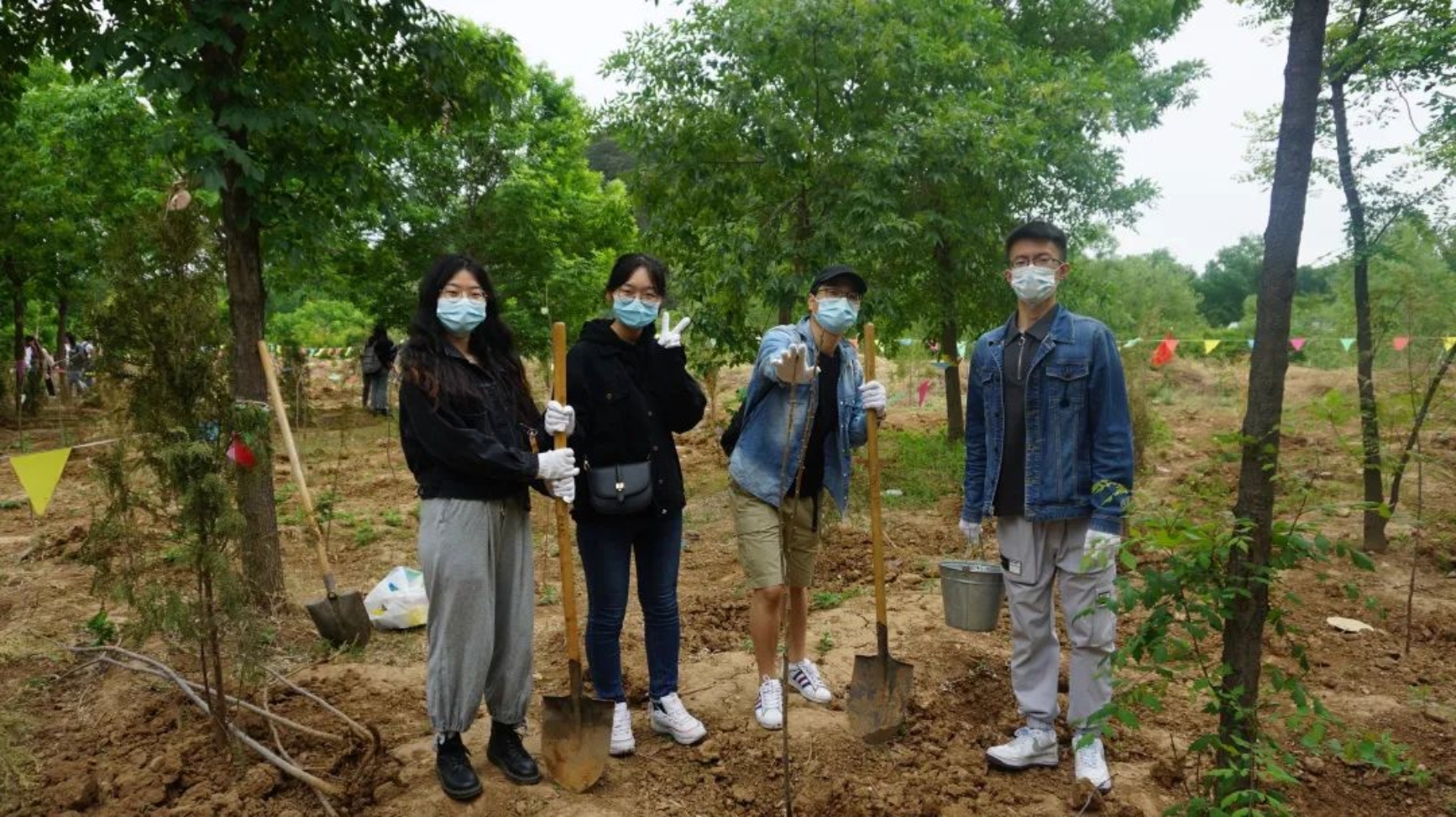 "Plant and Visit Together with You" : SJC holds spring tree planting activity jointly with the School of Astronautics of Beihang
