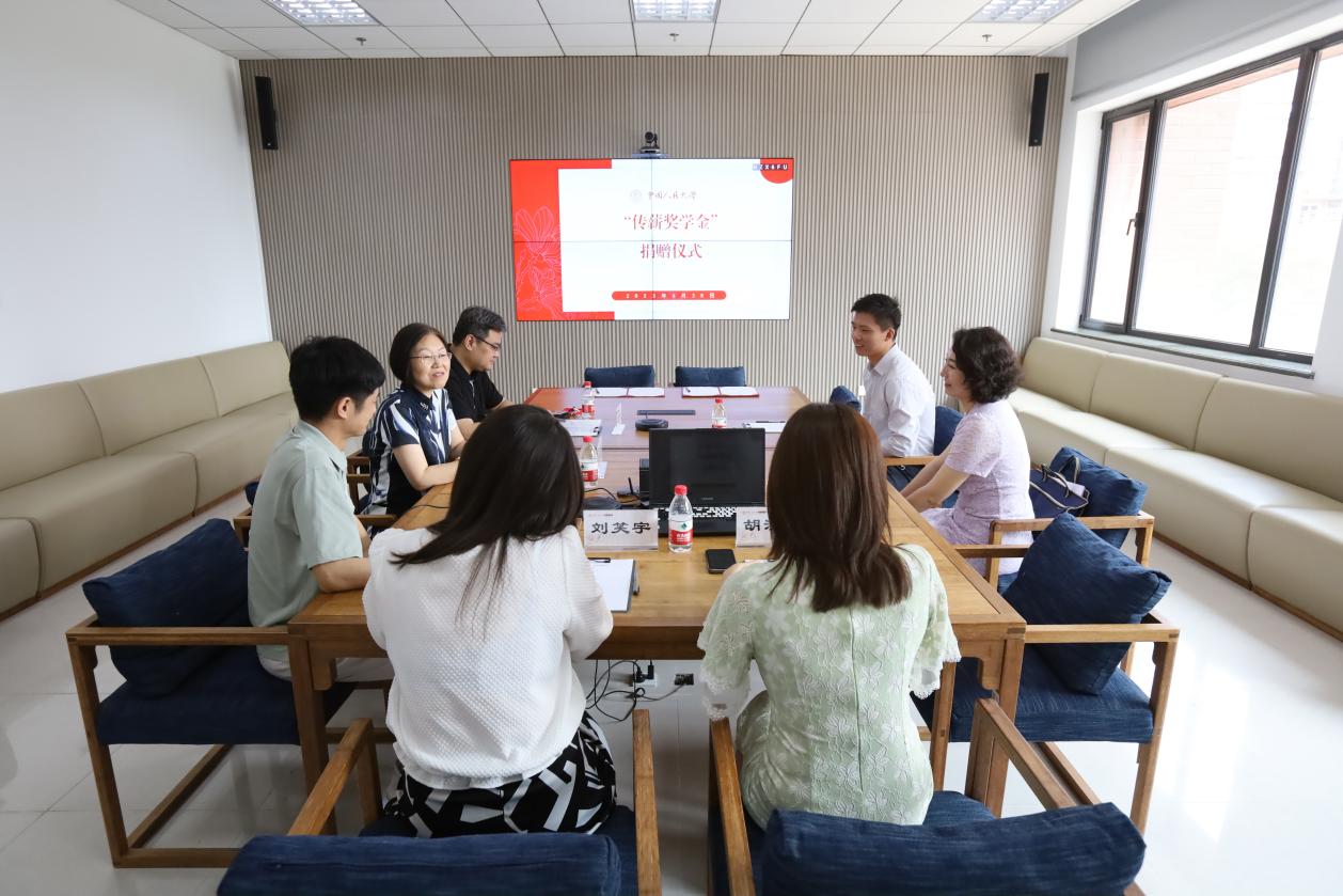 浓浓毕业季，悠悠母校情 | 新闻学院校友设立“传薪奖学金”