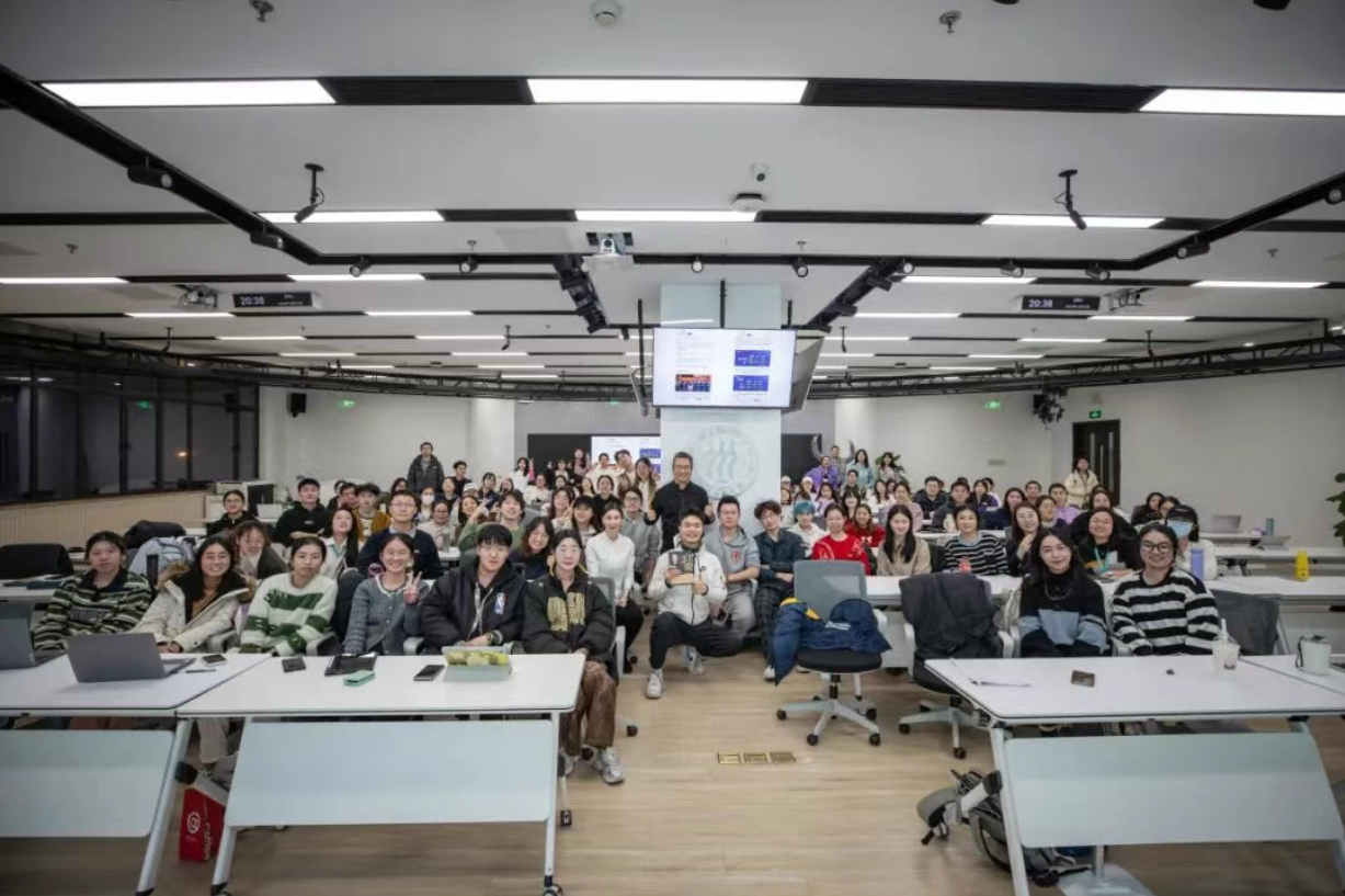 新闻名家走进大学课堂 | 首届白岩松现场报道工作坊举办