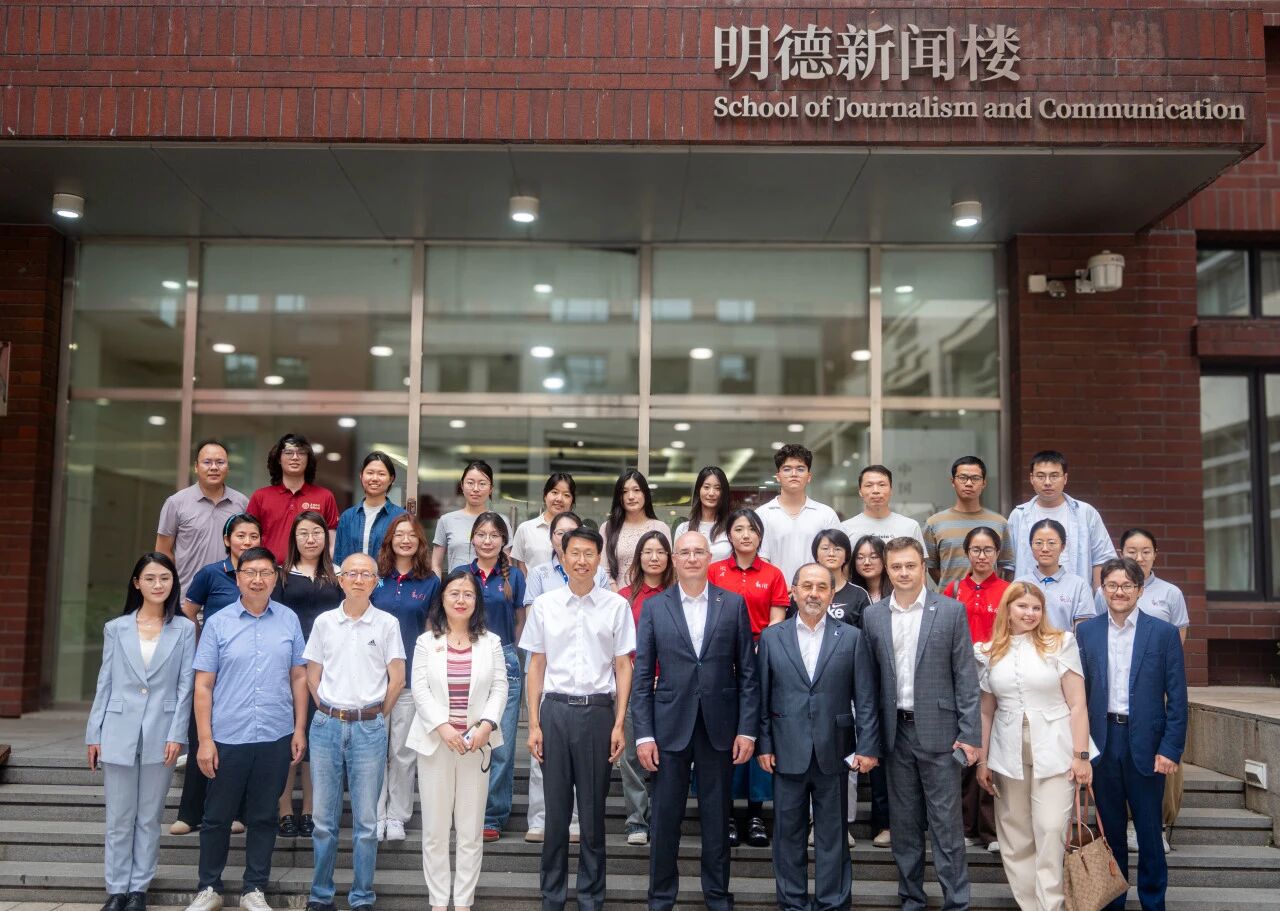 塔斯社社长孔德拉绍夫一行到访人大新闻学院并与师生座谈