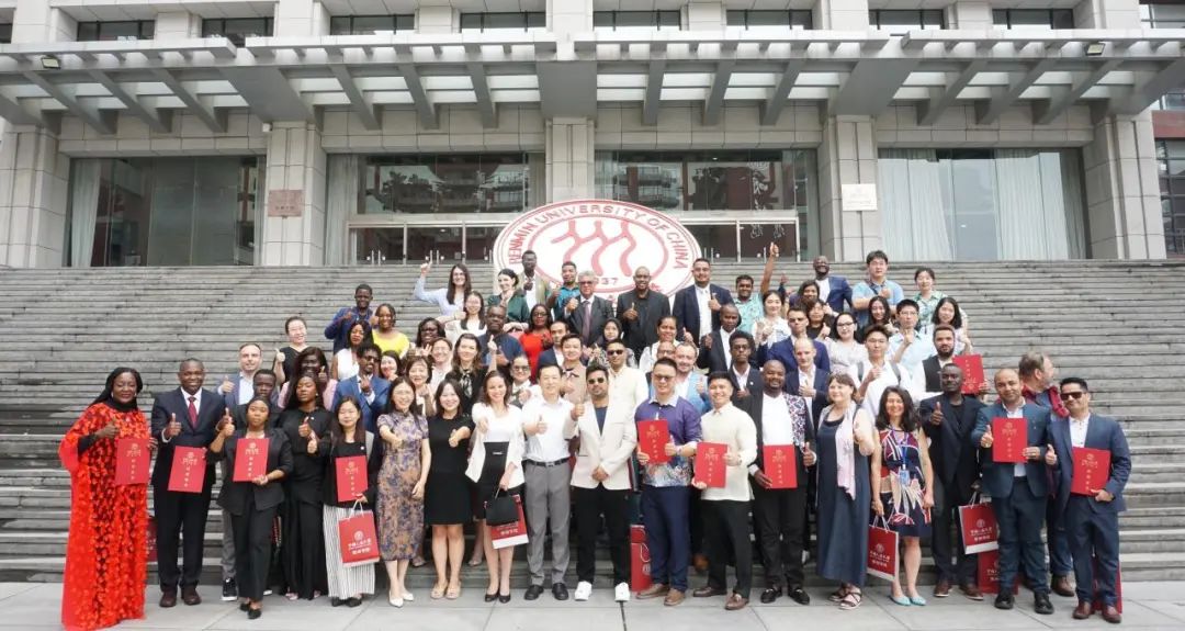 “中国发展研究与媒体交流”2025上半年外国记者培训项目结业仪式举行