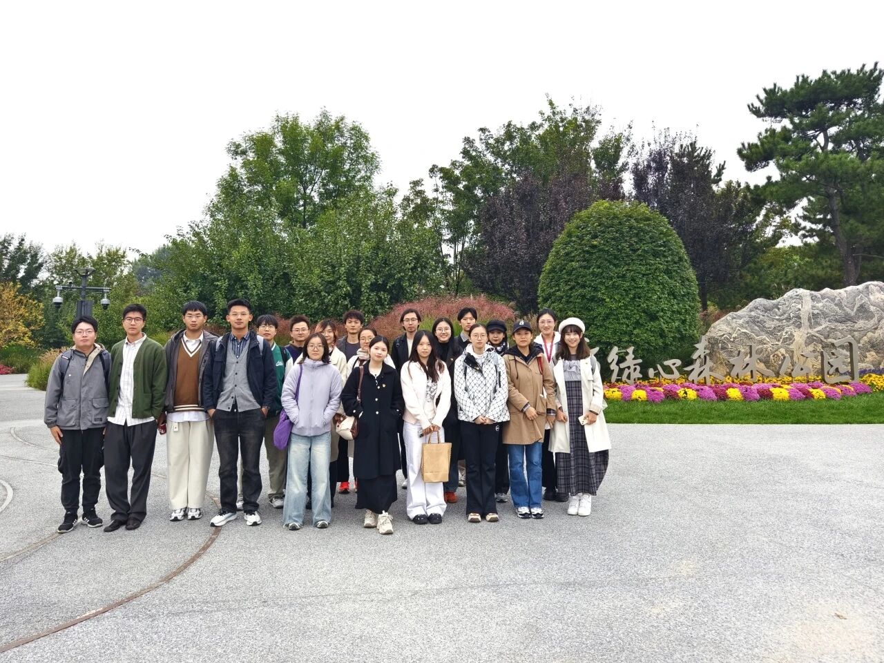 时代新人看中国 | 2025级国新硕士生班党支部、团支部开展主题党日、团日活动