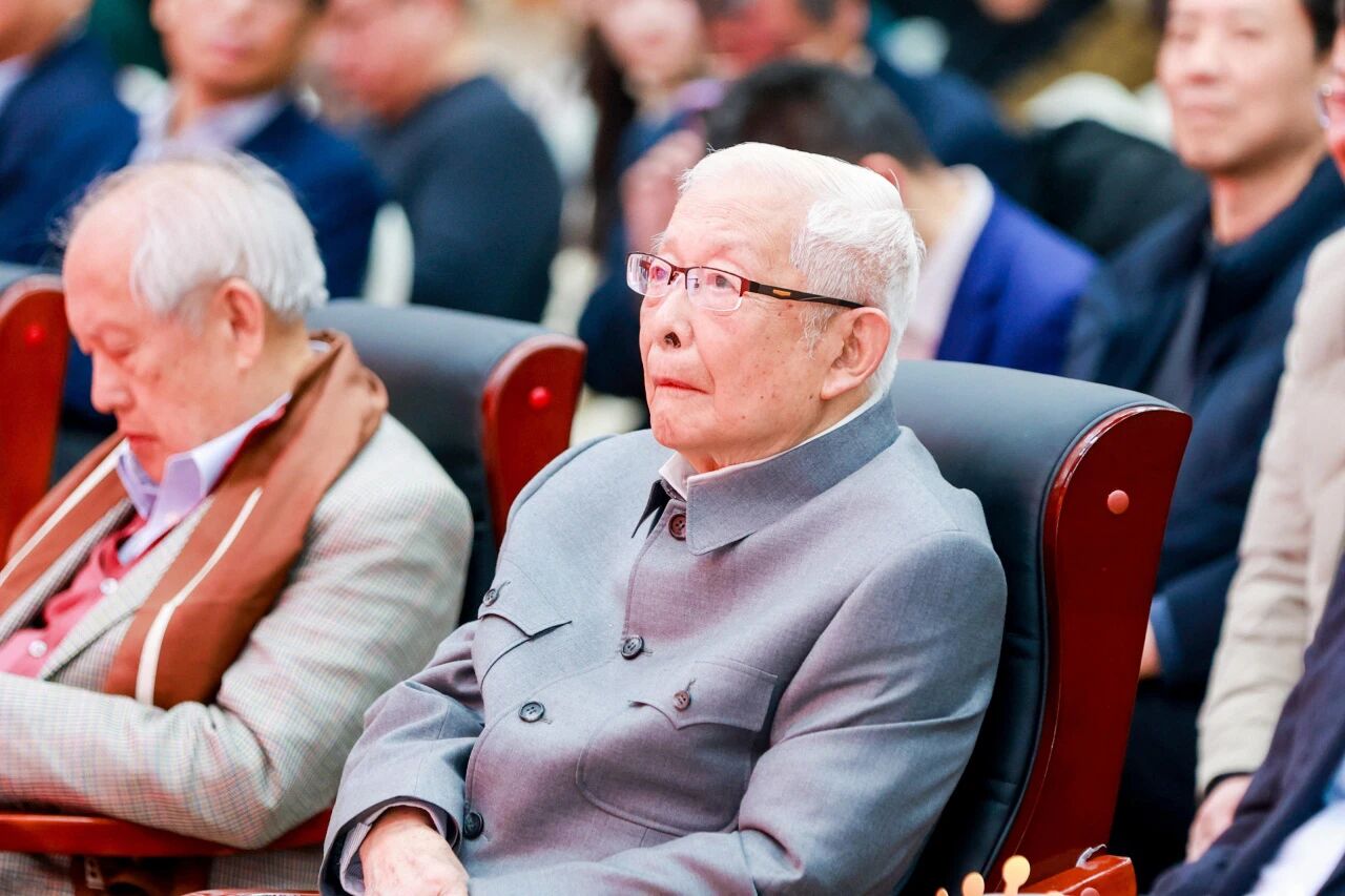 “致敬宗师·薪火相传”——方汉奇先生百岁华诞暨从教75年教学及研究思想研讨会举行